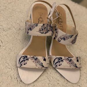 Cute White Sandal Heel Leaf design Sz 10 Brazil